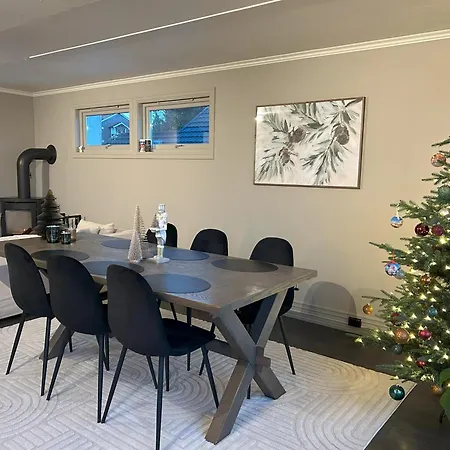 וילה Sentral Familiebolig Med Parkering