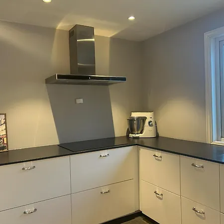 וילה Sentral Familiebolig Med Parkering