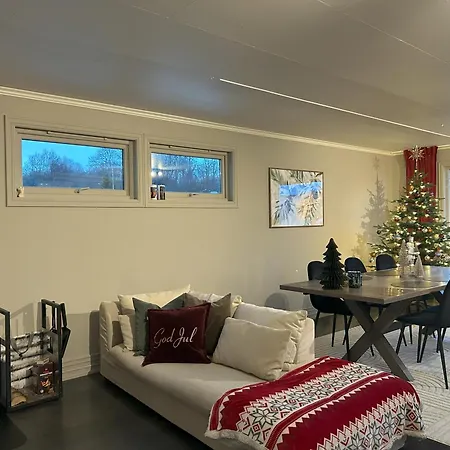 Sentral Familiebolig Med Parkering 트론헤임